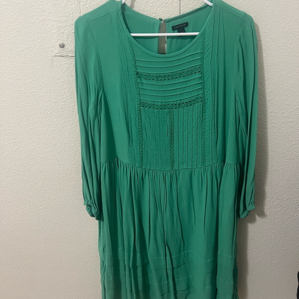Green Ann Taylor dress. Size 8 or medium. Never worn.